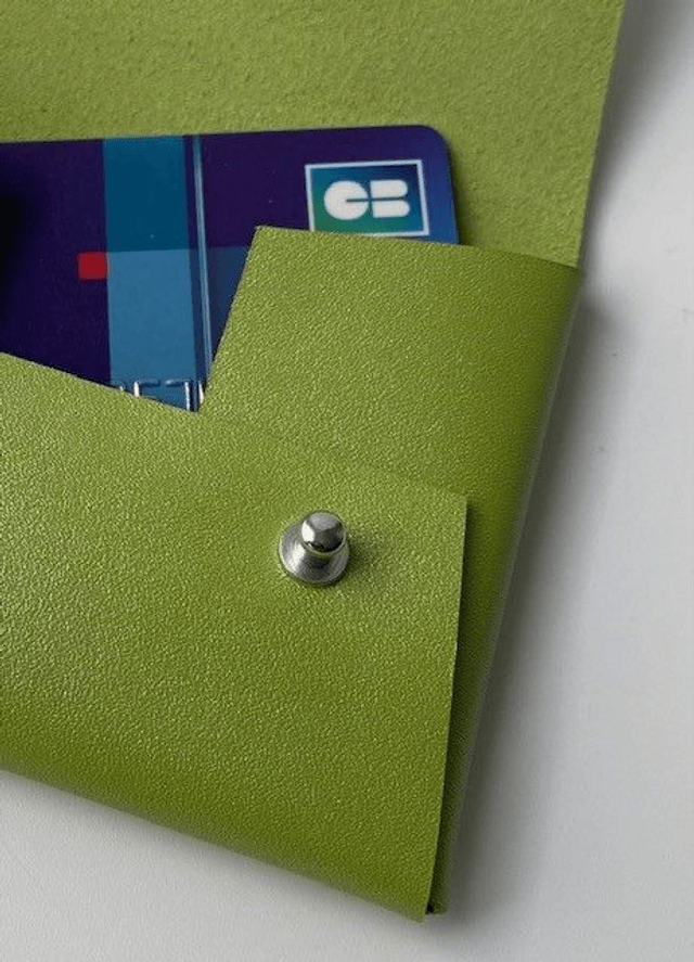 Pochette en cuir vert pomme