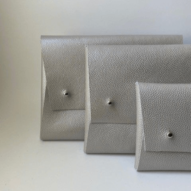 Pochette en cuir argent 