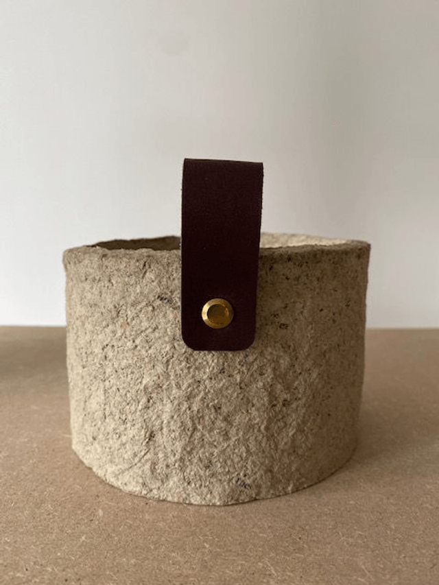 Pot en papier mâché et cuir 