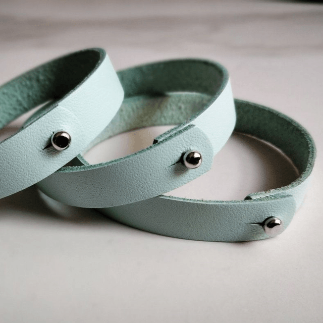 Bracelet fin en cuir Bleu ciel