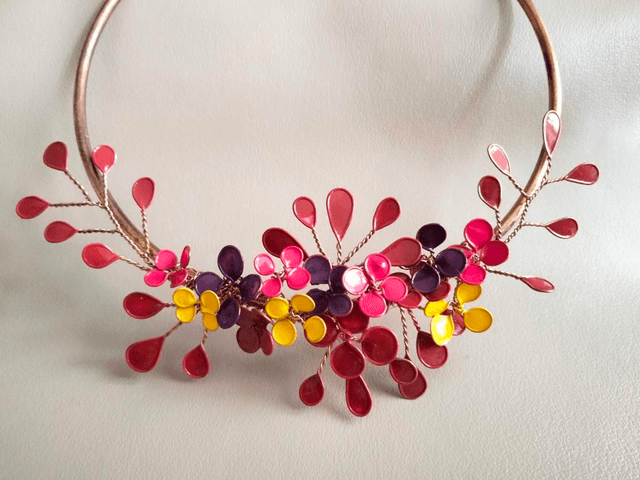Petit bijou de mur multicolore 