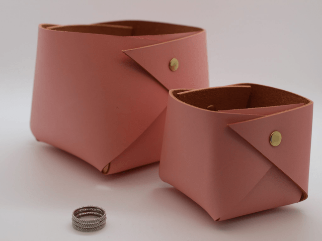 Panier de rangement en cuir rose petit modèle