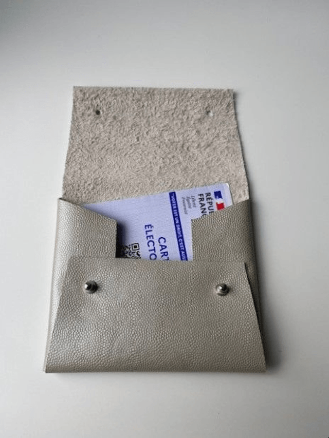 Pochette en cuir argent 