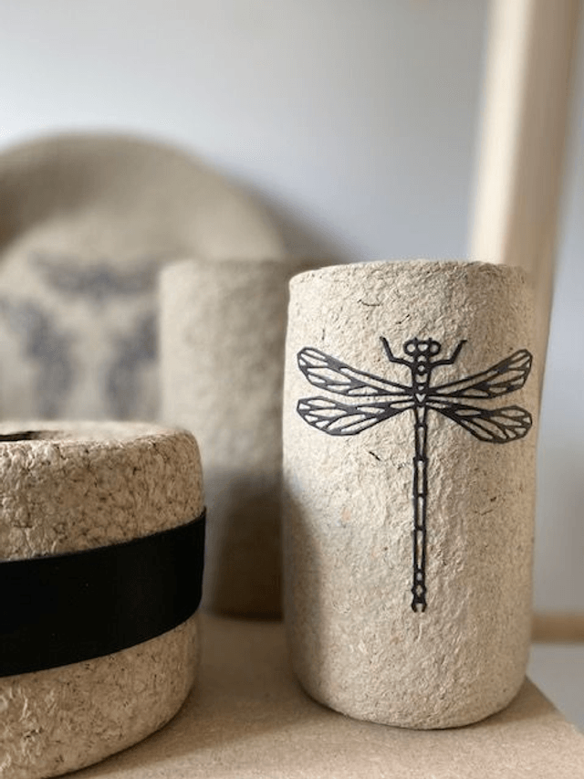Vase libellule en verre et papier maché