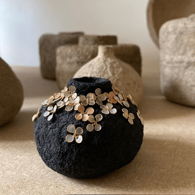 Vase miniature noir fleuri