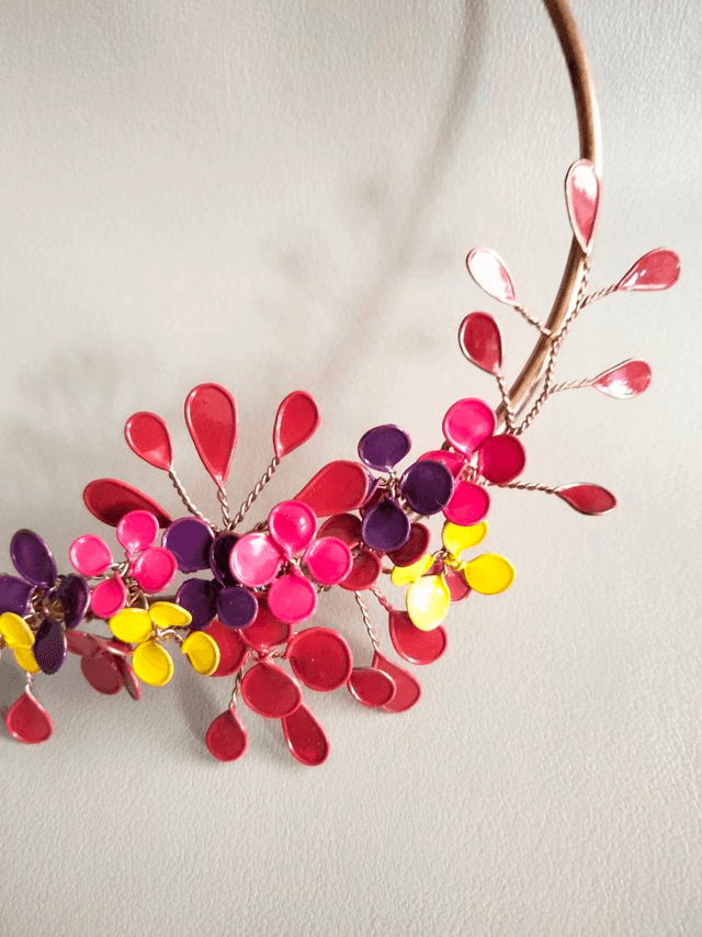Petit bijou de mur multicolore 