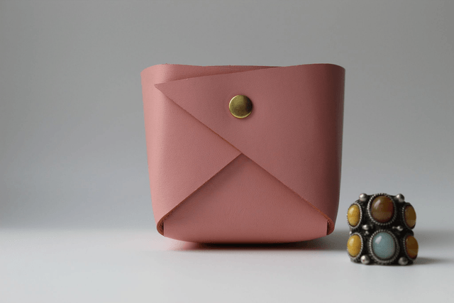 Panier de rangement en cuir rose petit modèle