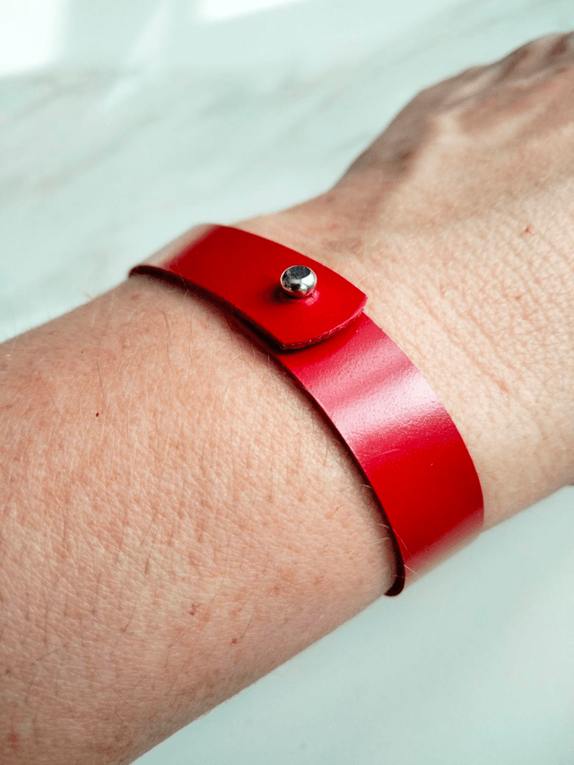Bracelet fin en cuir Rouge verni 