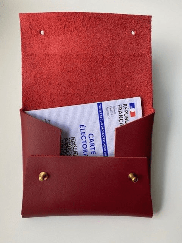 Pochette en cuir rouge framboise 