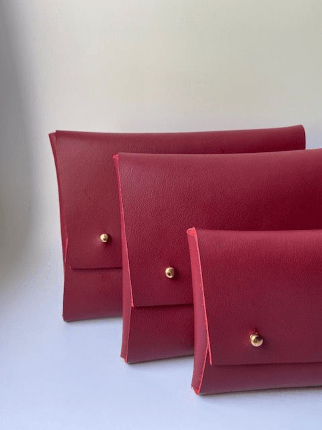 Pochette en cuir rouge framboise 