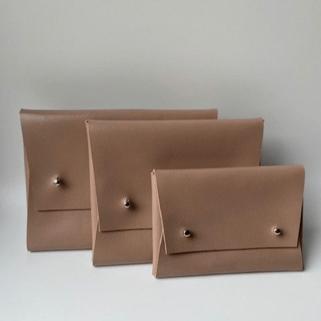 Pochette en cuir marron glacé