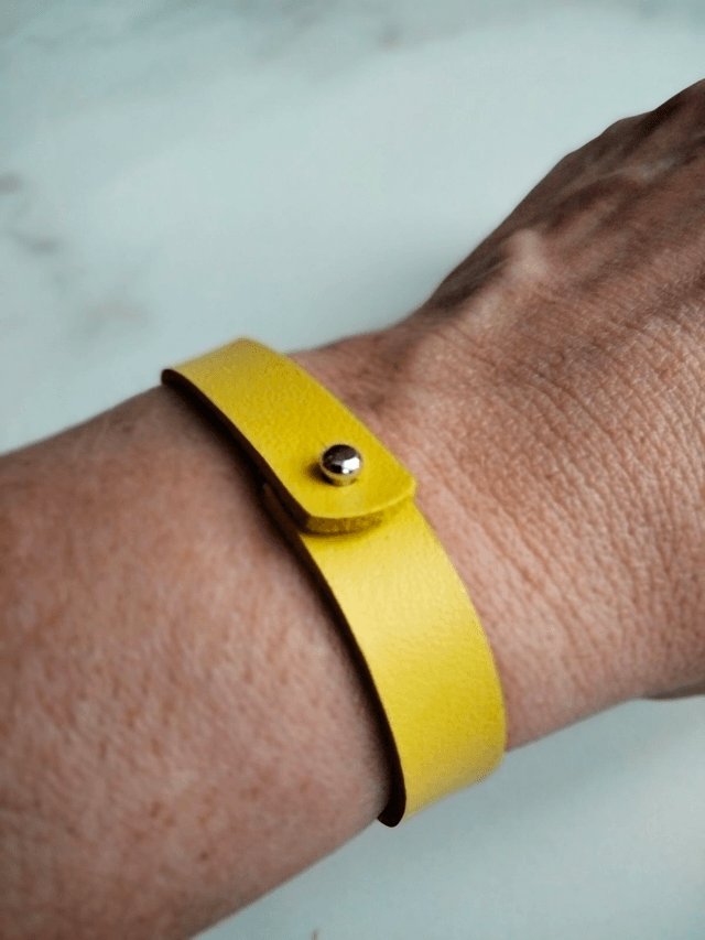 Bracelet fin en cuir Jaune 