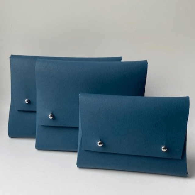 Pochette en cuir bleue