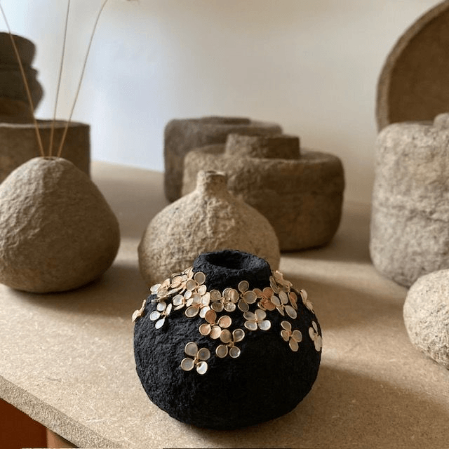 Vase miniature noir fleuri
