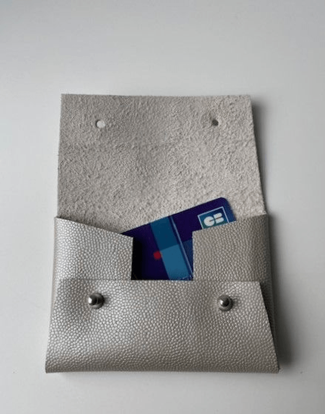 Pochette en cuir argent 