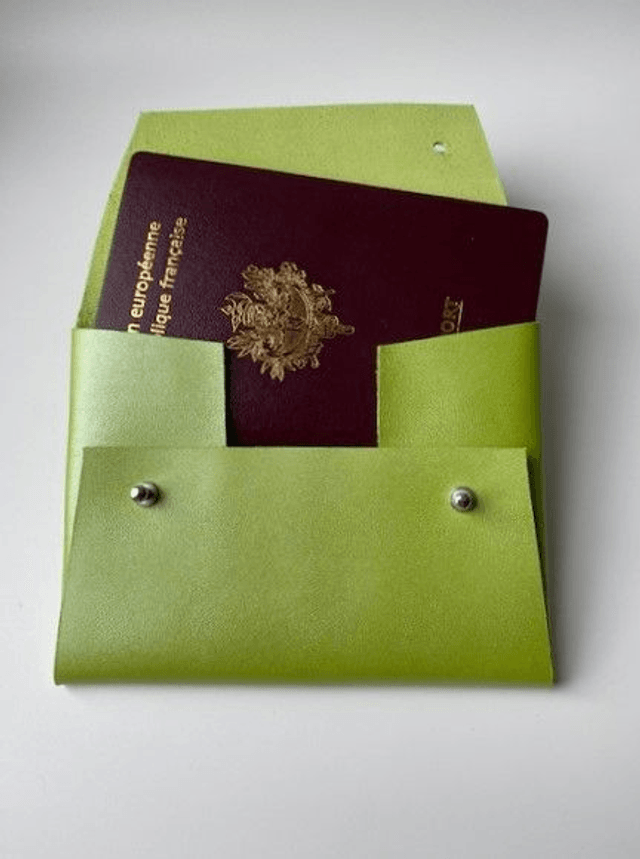 Pochette en cuir vert pomme