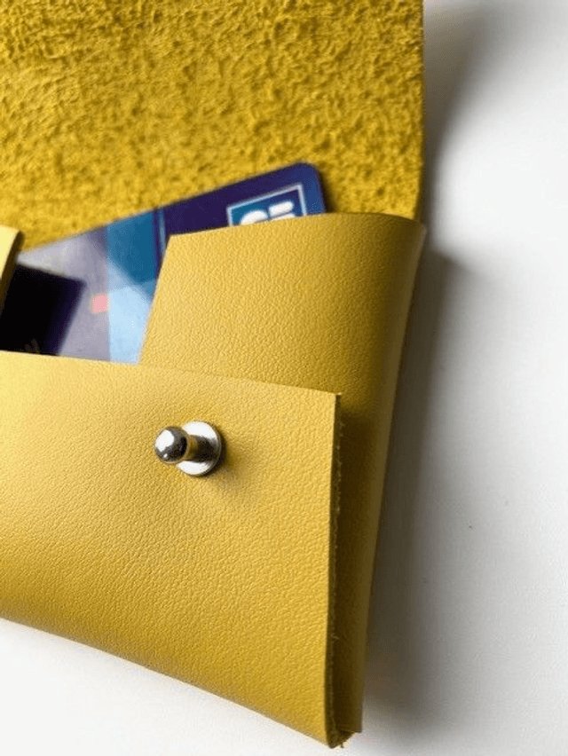 Pochette en cuir jaune 