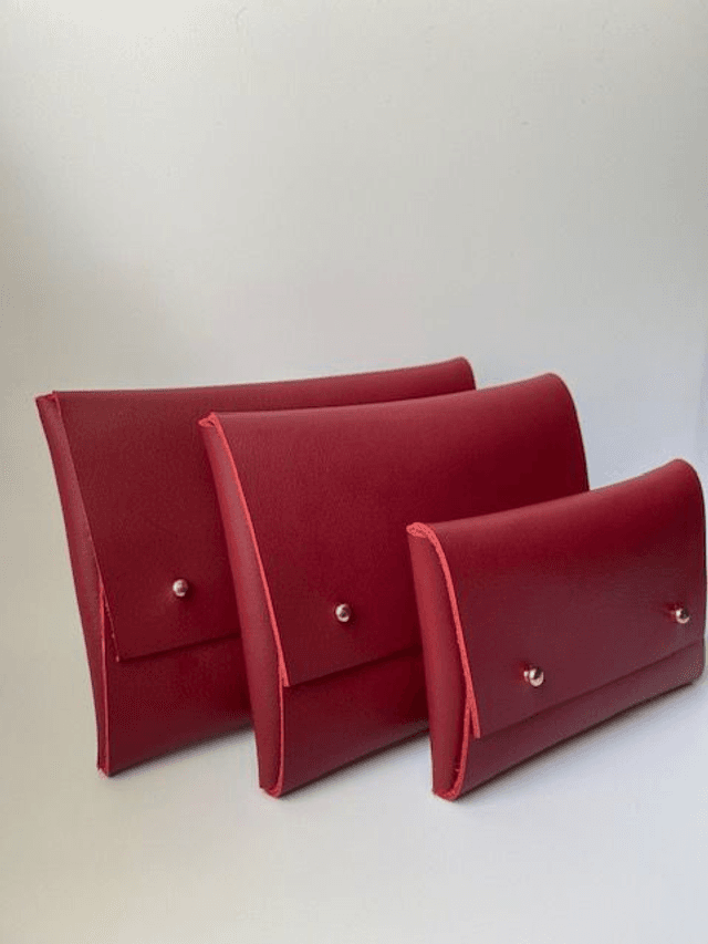 Pochette en cuir rouge framboise 