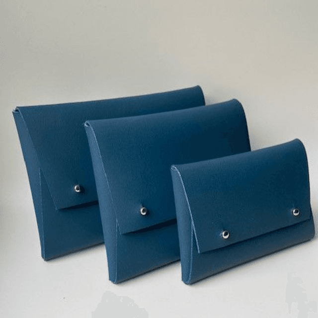 Pochette en cuir bleue