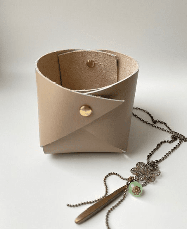 Panier de rangement en cuir beige petit modèle